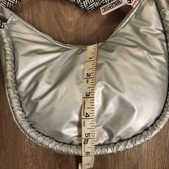 Wildfox Silver Crossbody 2 in 1 Crossbody/Shoulder Bag - Picture 6 of 12